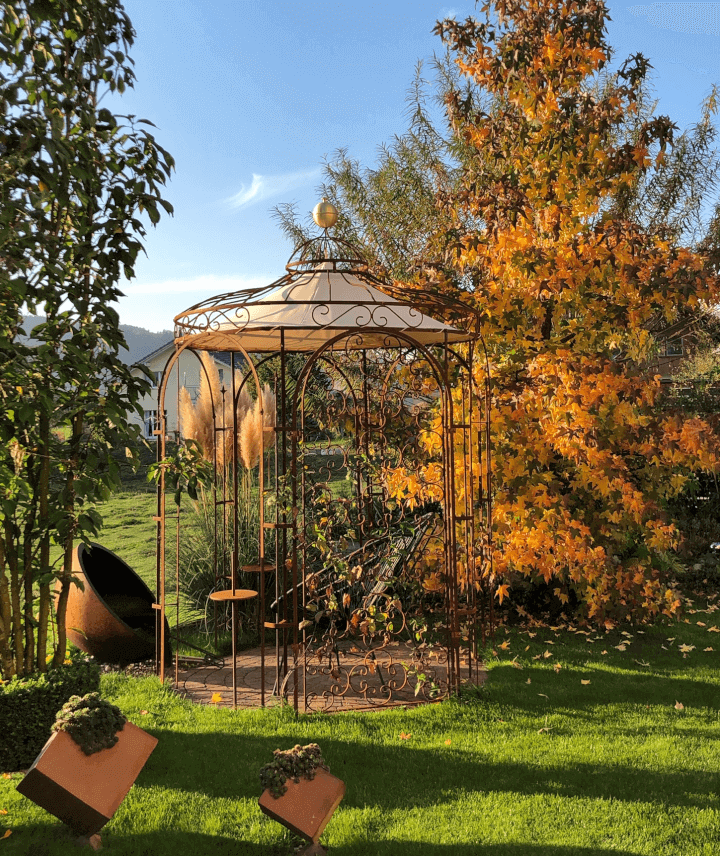 Pavillon Siena in unbeschichtet mit Rankgitter Rosa im Herbst