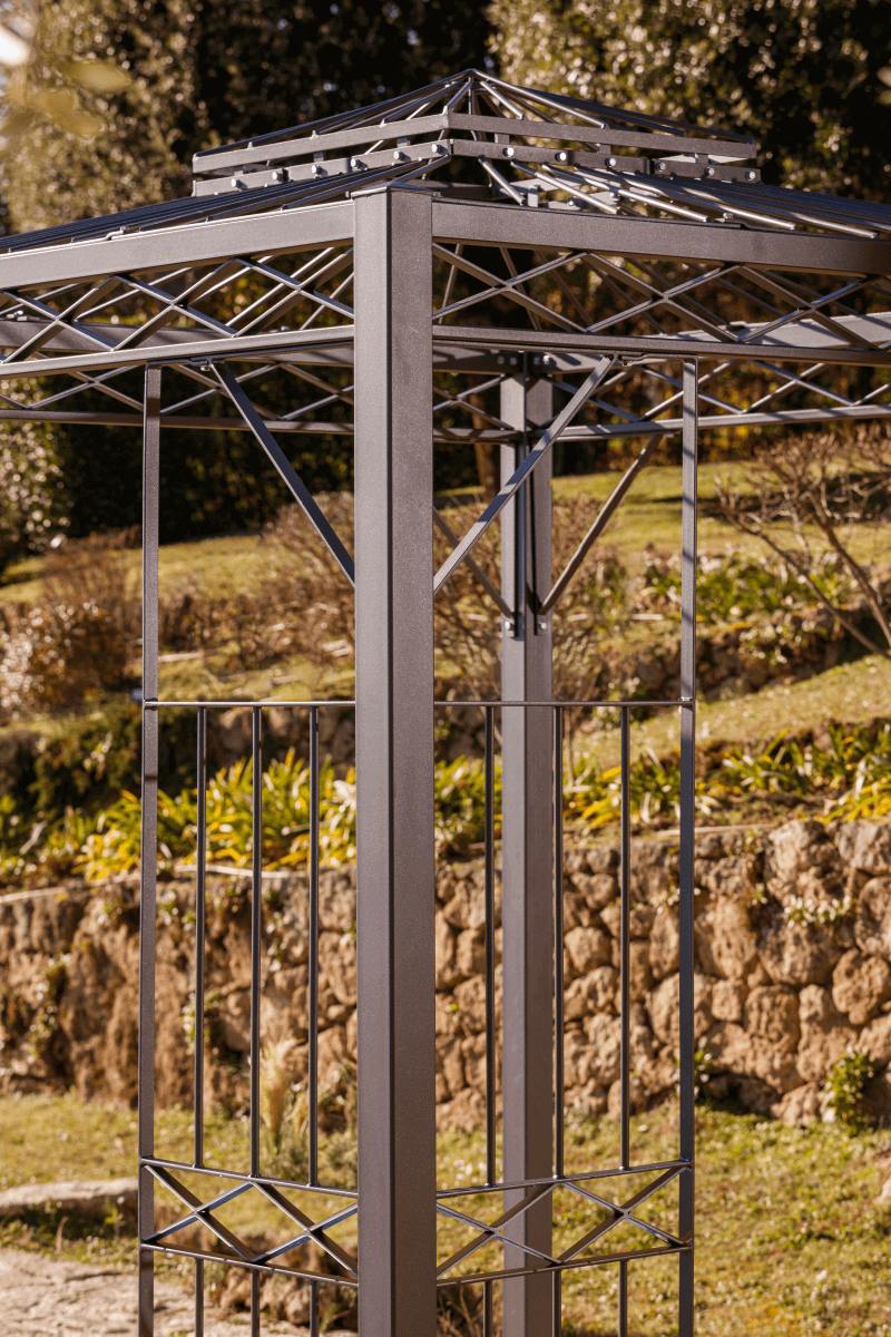 Pavillon Rankgitter Xantio pulverbeschichtet anthrazit Detailaufnahme in einem Garten