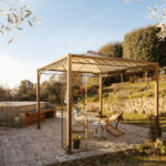 Pavillon Trento unbeschichtet mit Sonnensegel auf einer Steinterasse